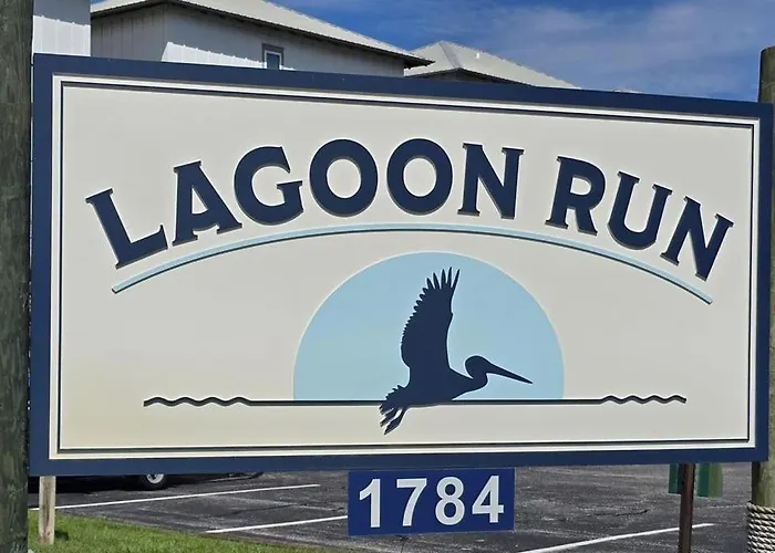 Holiday home Lagoon Run 106 By Albvr, Waterfront Relaxation Meets Beachfront Convenience *