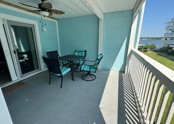Holiday home Lagoon Run 106 By Albvr, Waterfront Relaxation Meets Beachfront Convenience *