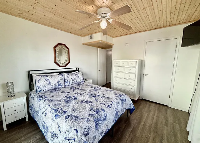 Holiday home Lagoon Run 106 By Albvr, Waterfront Relaxation Meets Beachfront Convenience
